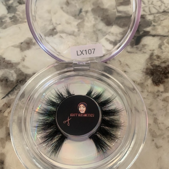 Lashes - Picture 4 of 4